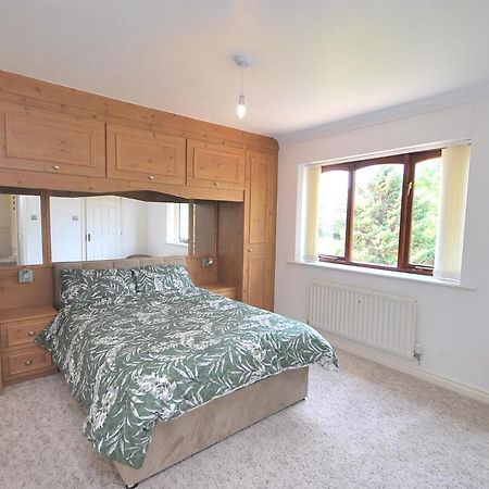 Entire And Exclusive Four Bed Detached Villa Lostock Exterior foto